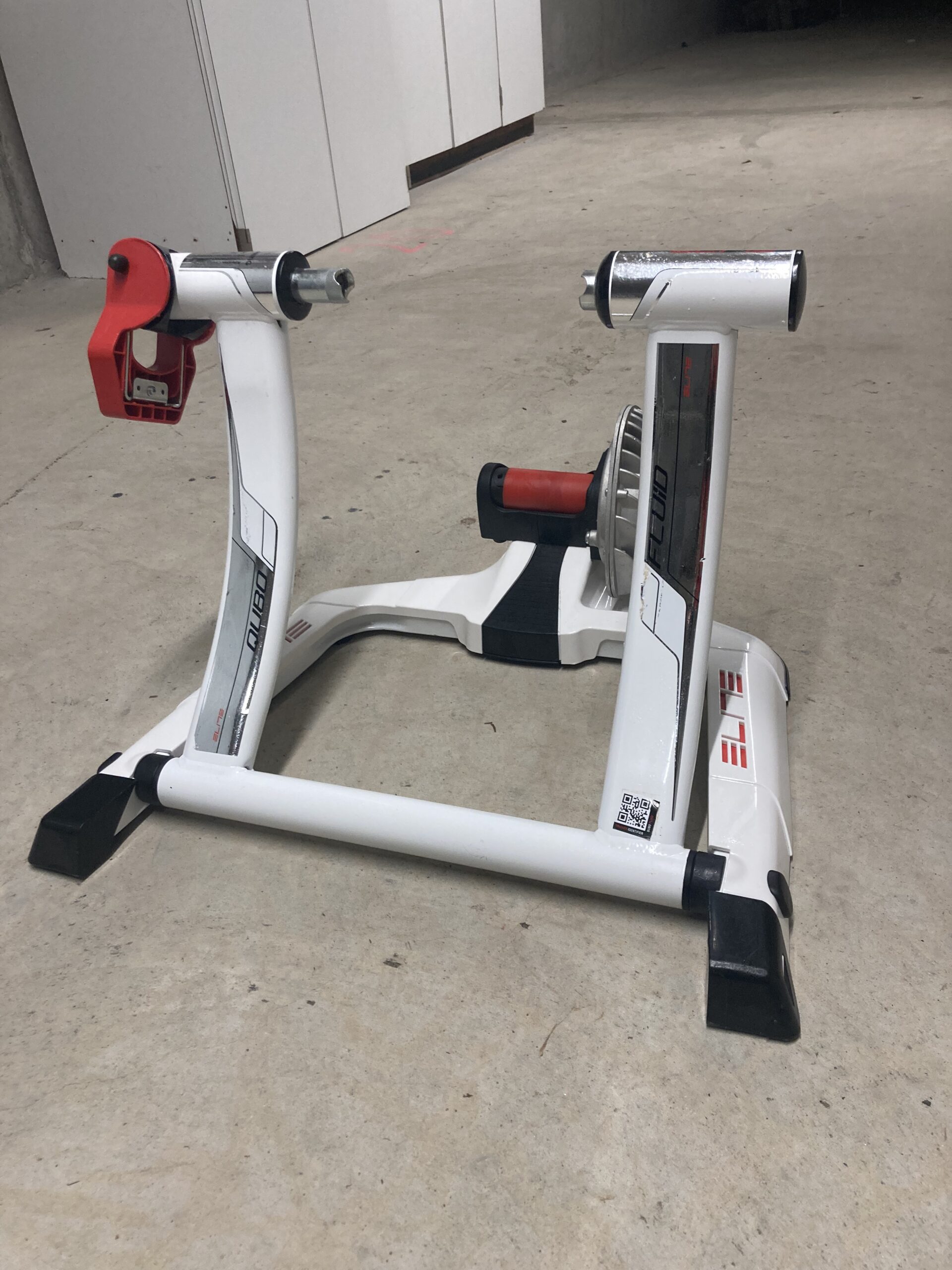 Elite Auto Fluid Rollentrainer (inkl. Schnellspanner und Block)