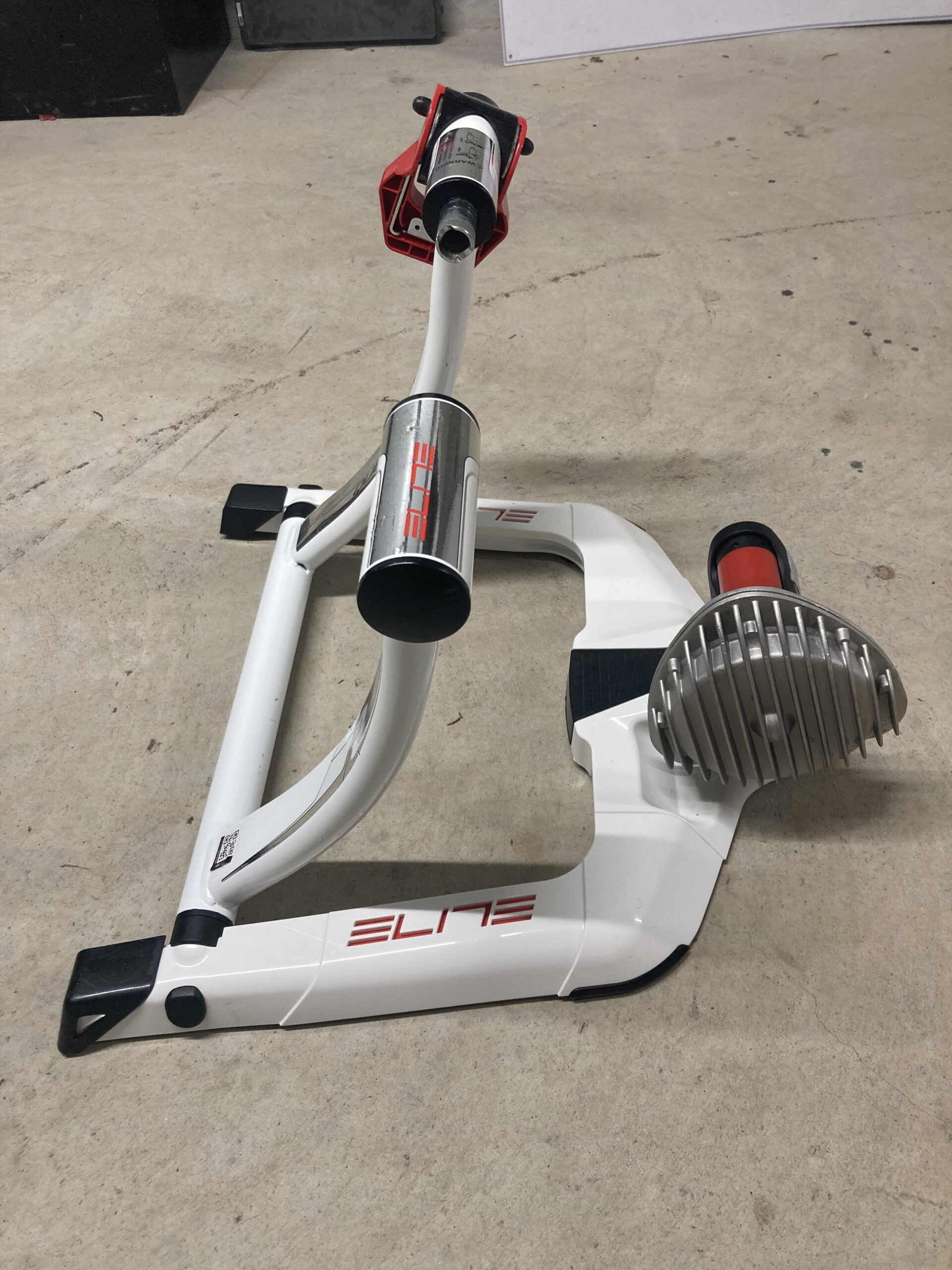 Elite Auto Fluid Rollentrainer (inkl. Schnellspanner und Block) – Image 3