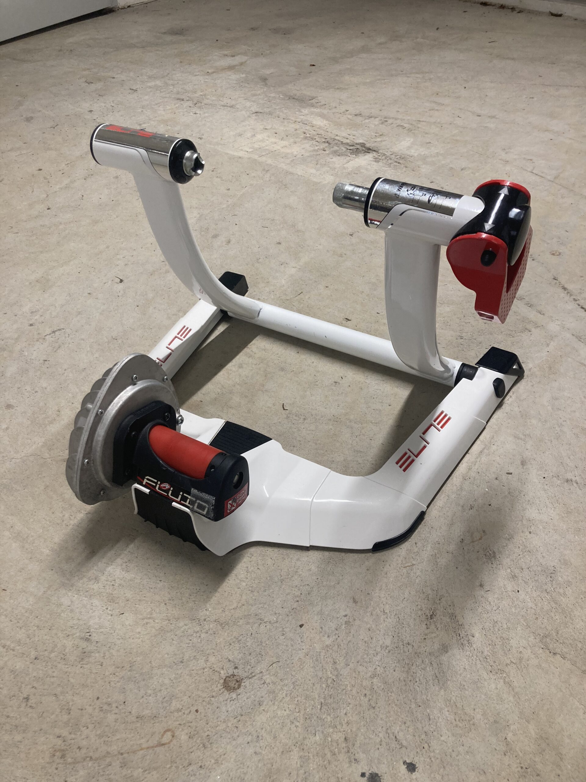 Elite Auto Fluid Rollentrainer (inkl. Schnellspanner und Block) – Image 4